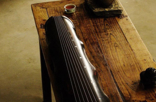 吐鲁番地区古琴蕴含的传统文化，一把古琴制备出来要两年的时间